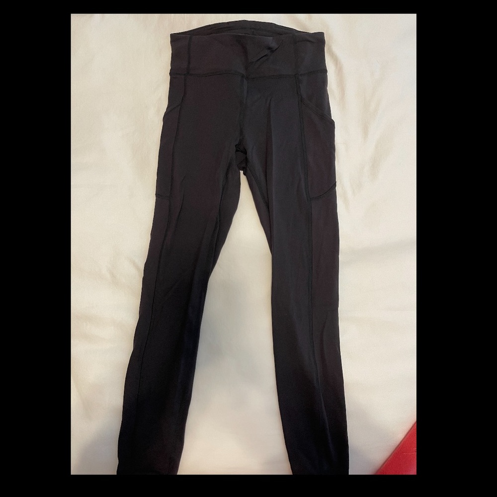Black lululemon leggings, great condition, size 4